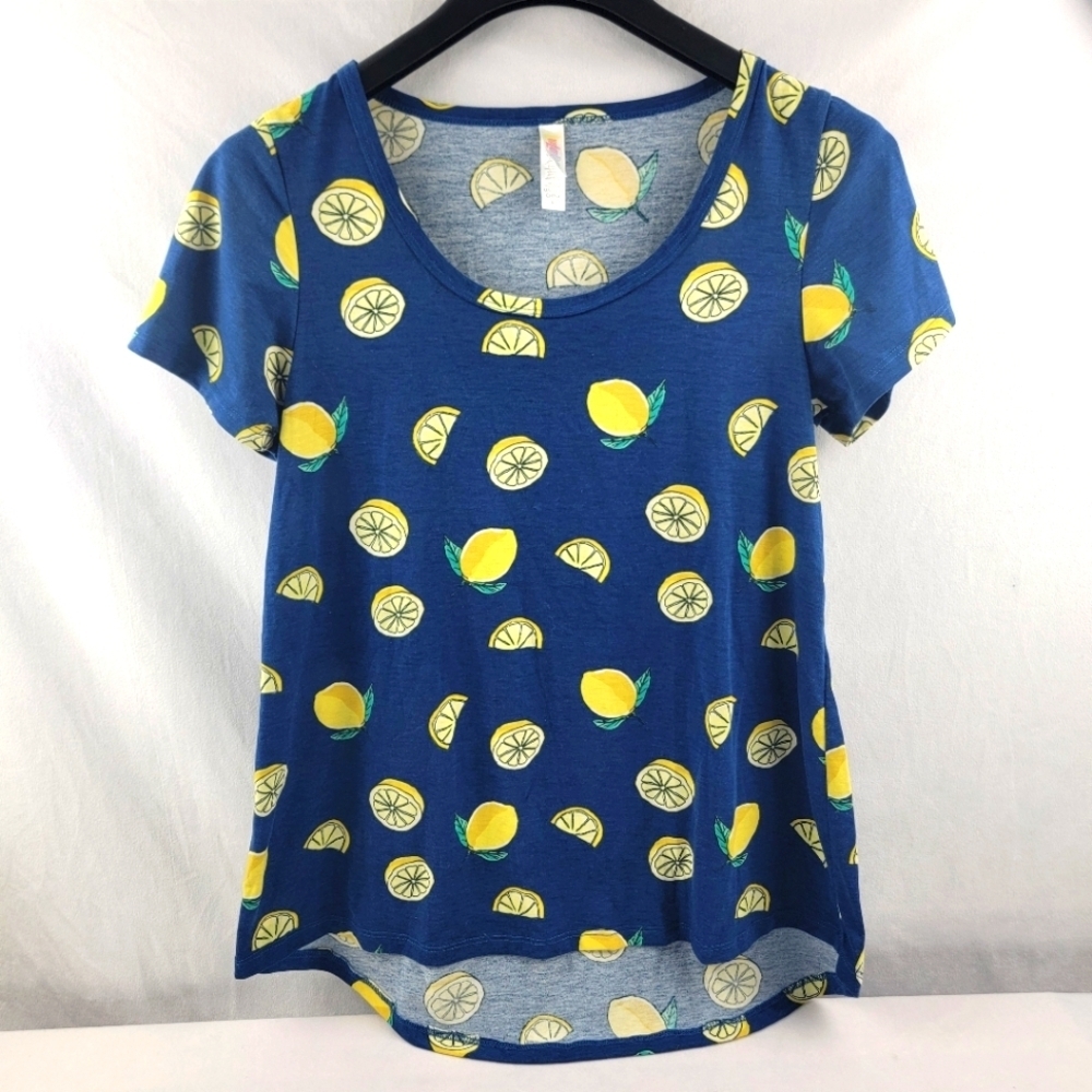 Lularoe retro lemon printed‎ tshirt Size small